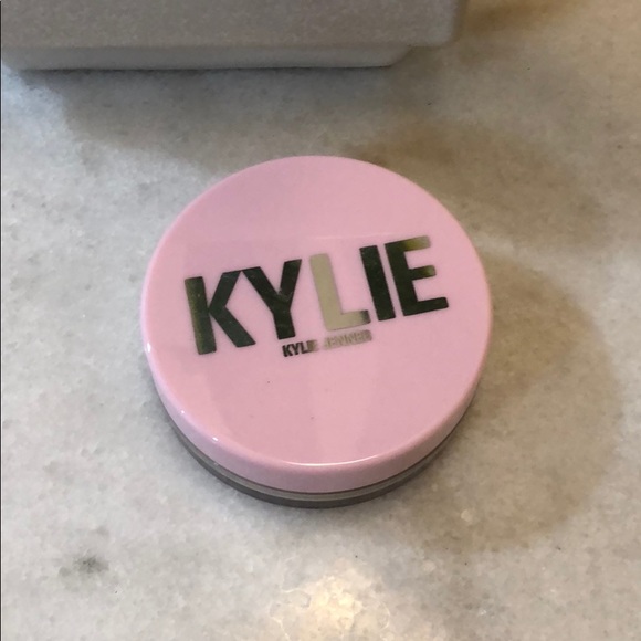 Kylie Cosmetics Other - Kylie Cosmetics setting powder in yellow 💛